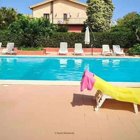 Il Casale Il Sole E La Margherita Фермерский дом *